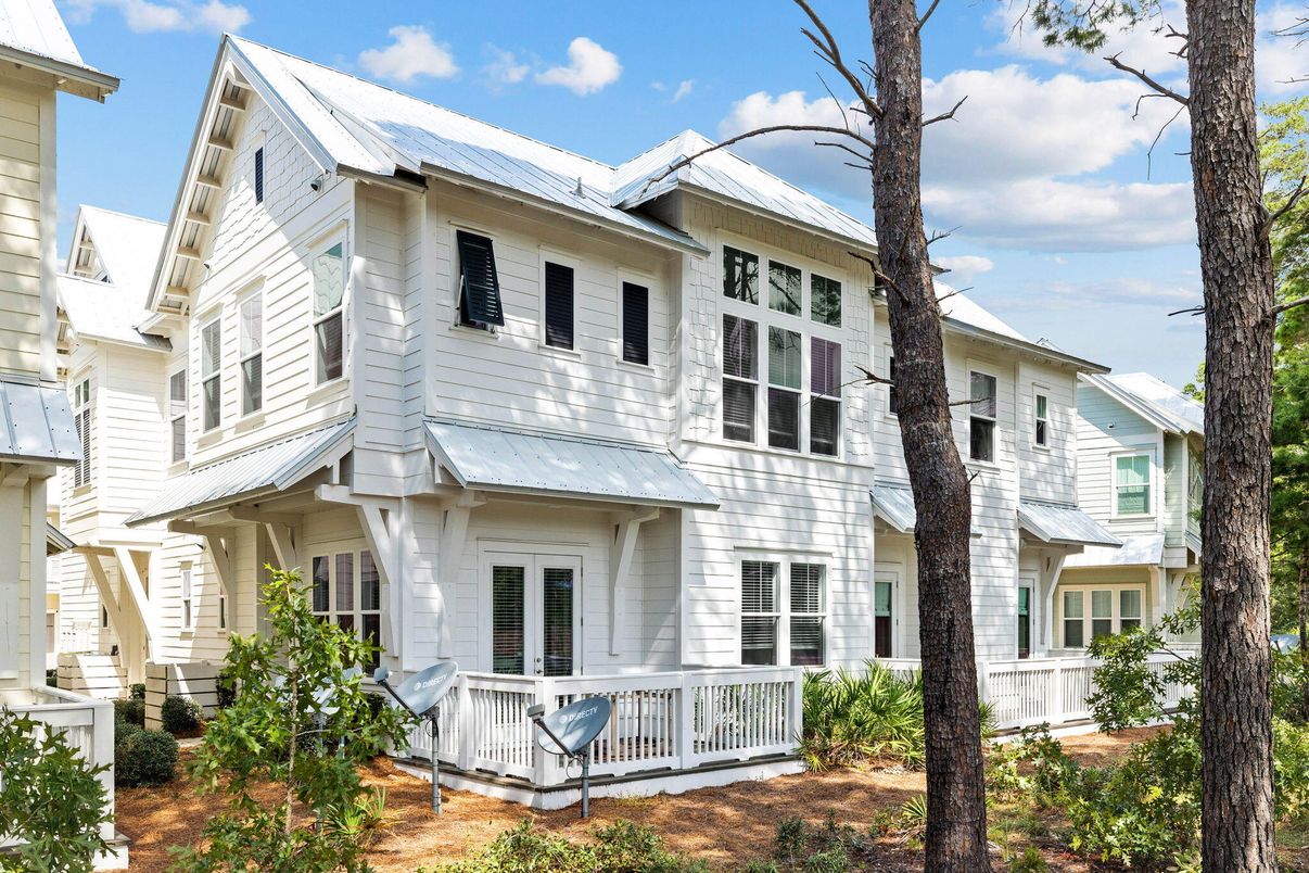 Exterior, Facade, Queen Anne Victorian