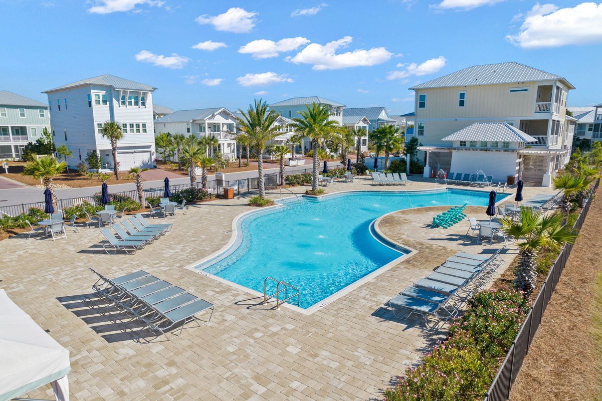 Exterior, Pool