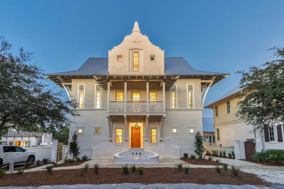 Exterior, Facade, American Foursquare