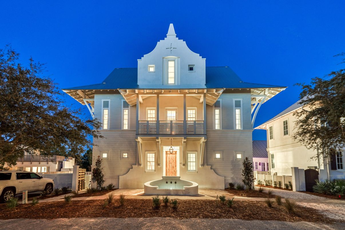 Exterior, Facade, Queen Anne Victorian