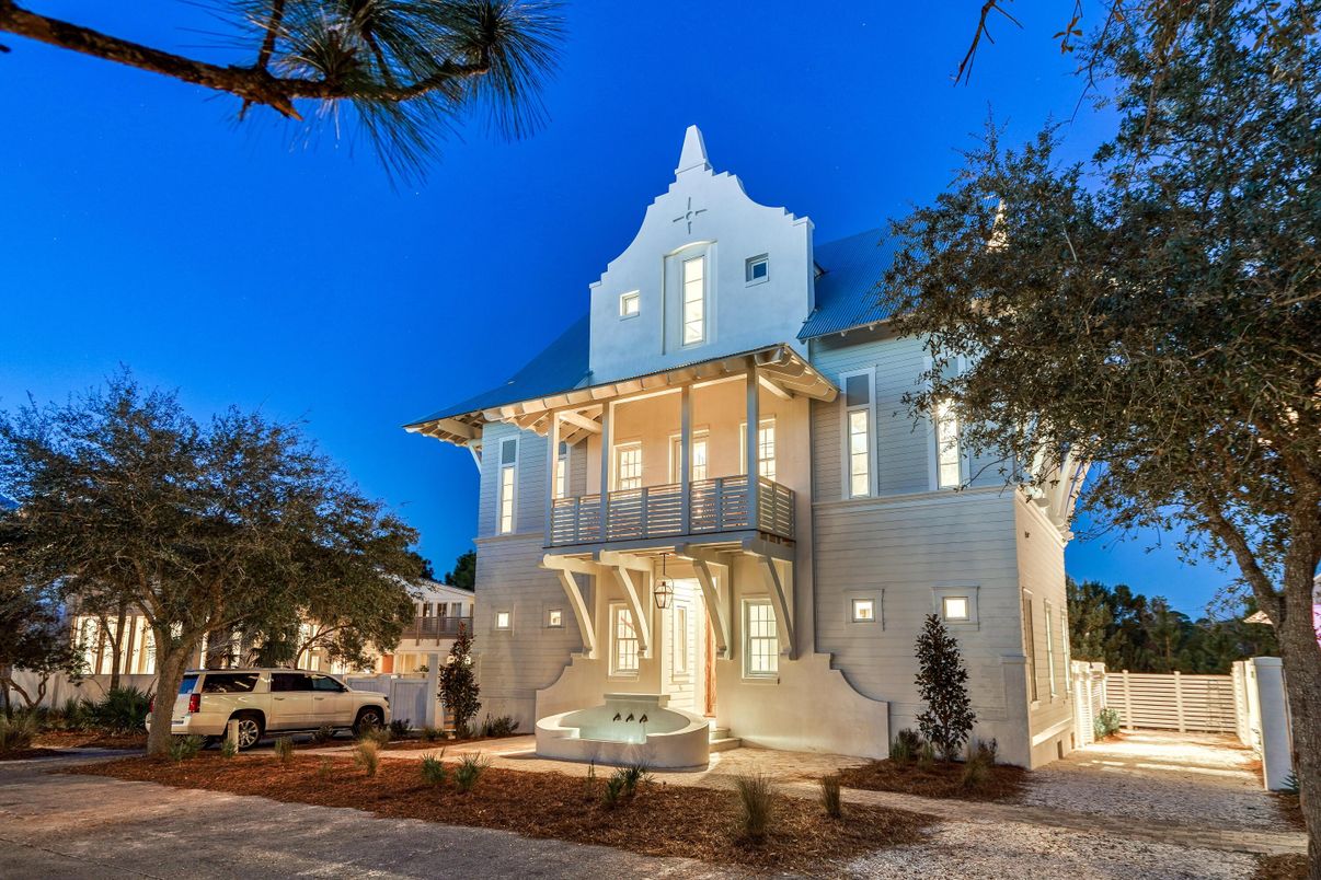 Exterior, Facade, Queen Anne Victorian