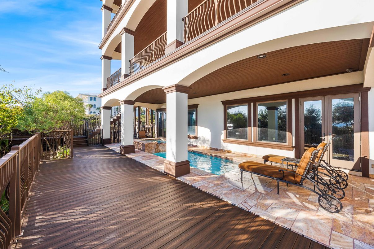 Exterior, Pool