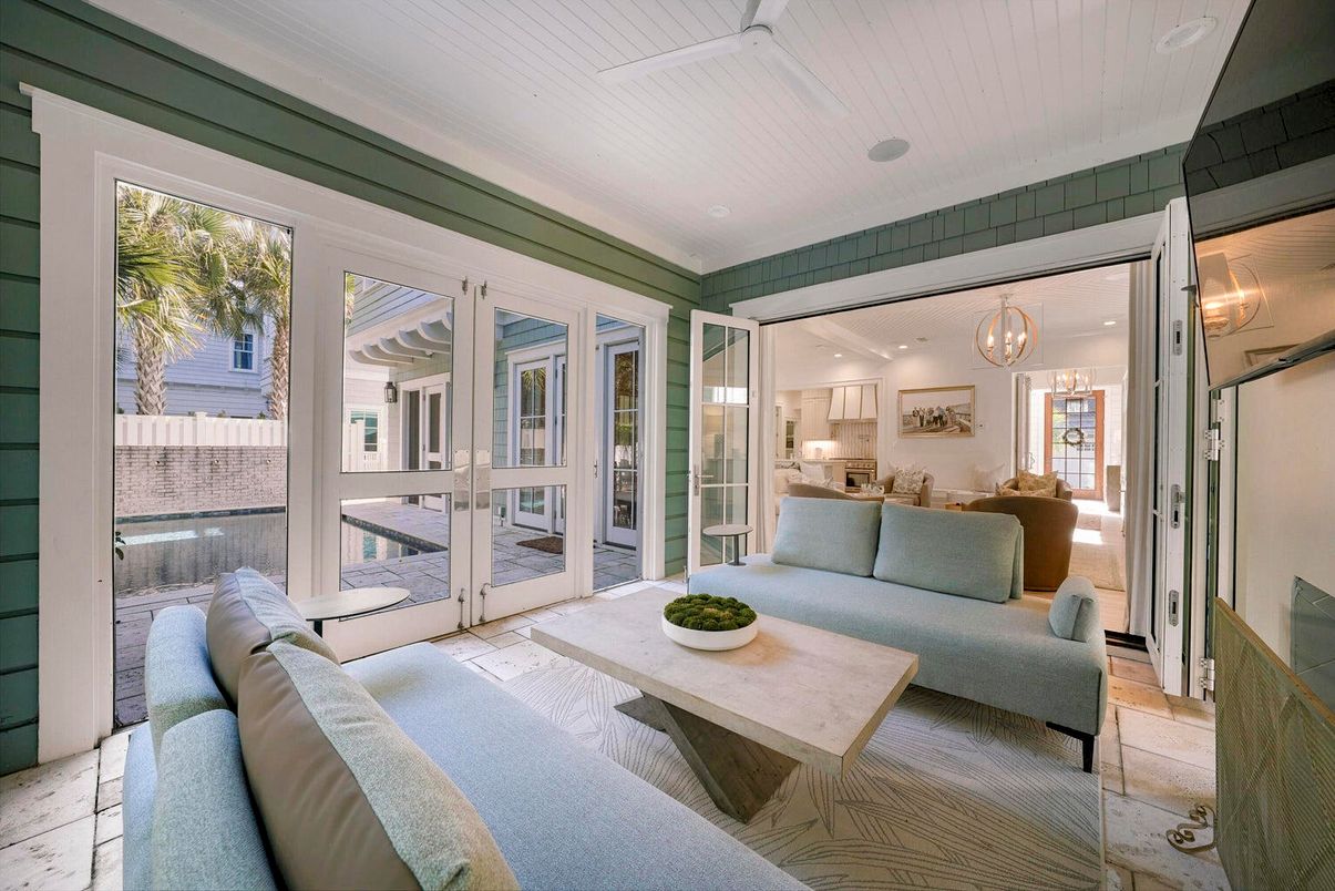 Dining room, Interior, Living room, Pendant Lights, Recessed Lighting