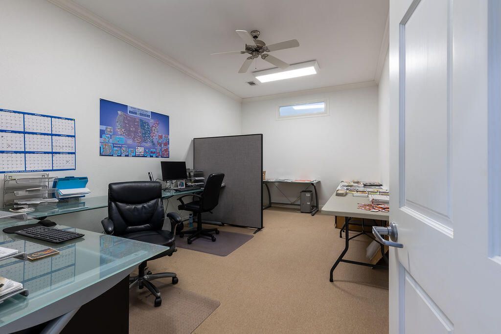 Home Office, Interior