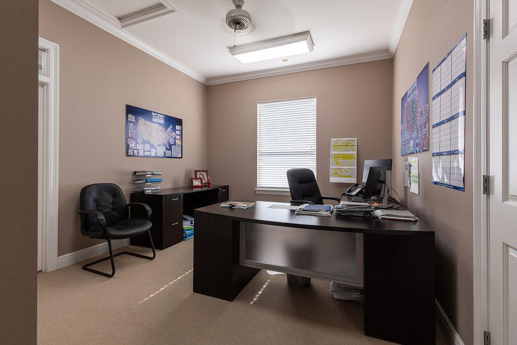 Home Office, Interior