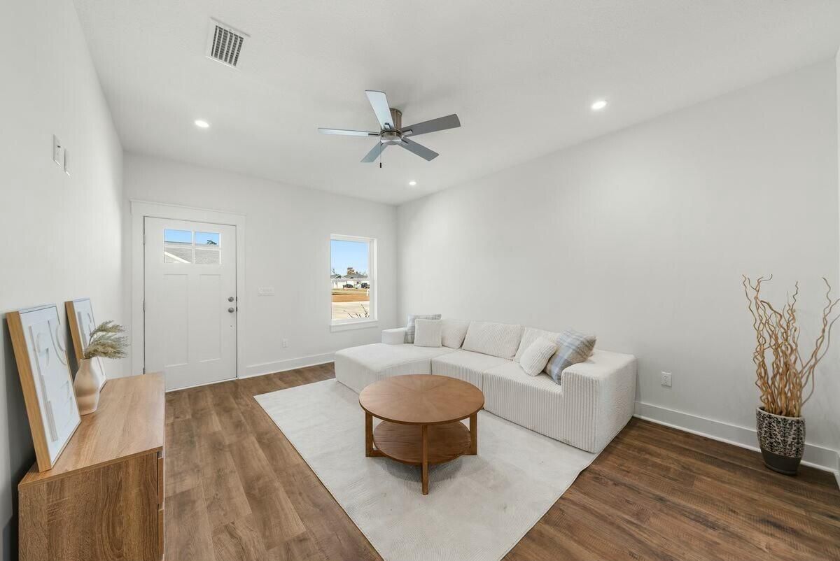 Interior, Living room, Recessed Lighting, Wood Texture Flooring