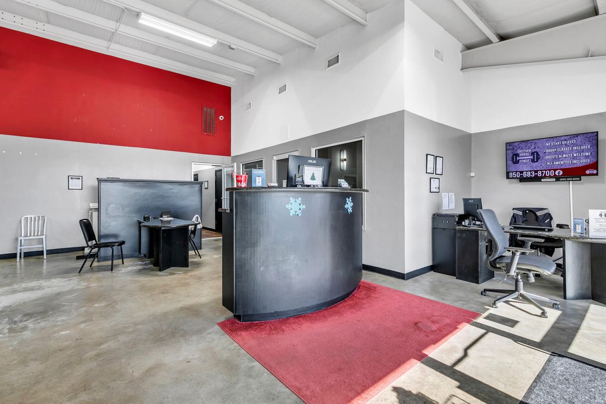 Home Office, Interior