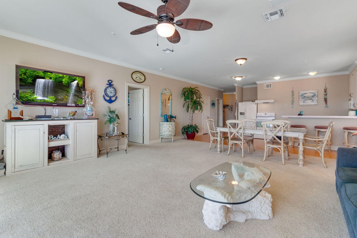 Dining room, Interior