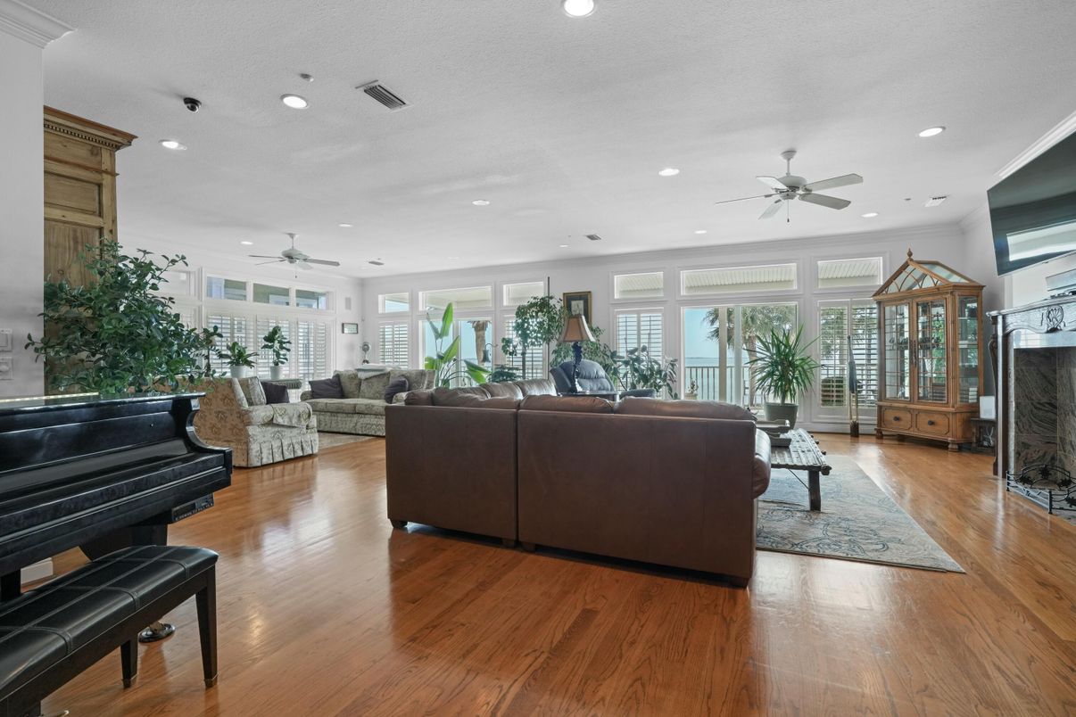 Interior, Living room, Piano, Recessed Lighting, Wood Texture Flooring