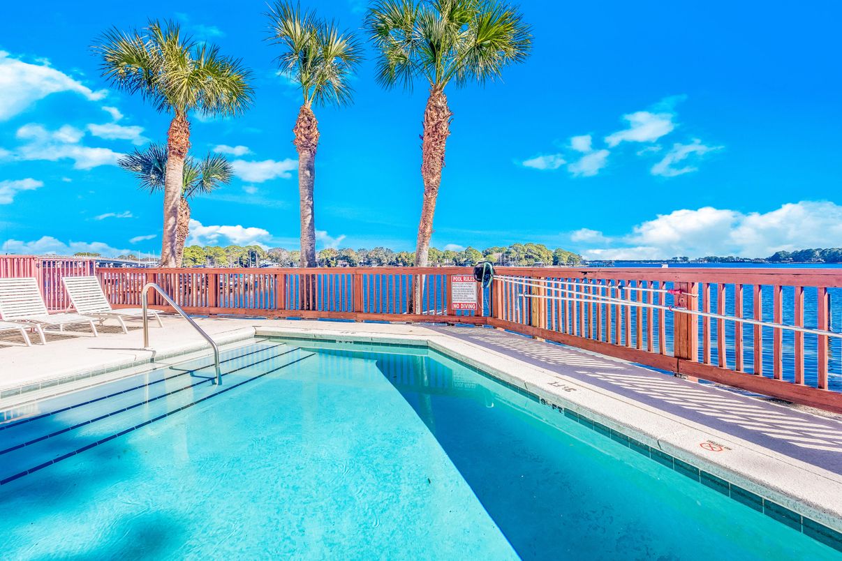 Exterior, Pool