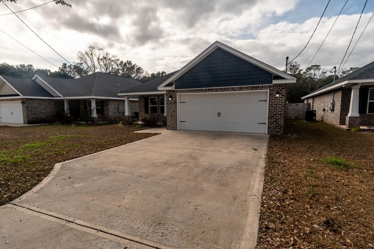 Attached, Exterior, Facade, Brick Facade, Ranch