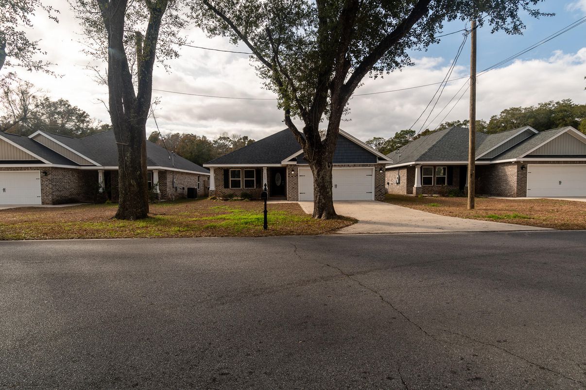 Attached, Exterior, Facade, Brick Facade, Ranch