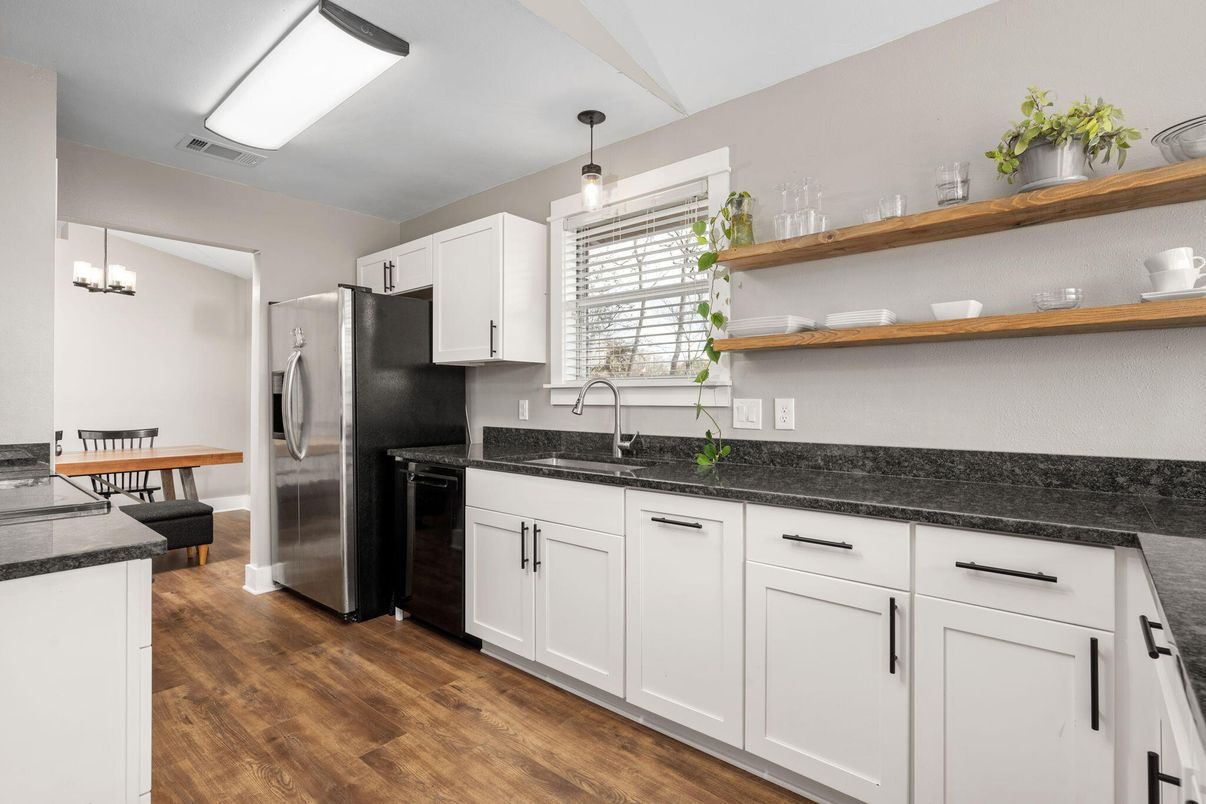 Dining room, Interior, Kitchen, Pendant Lights, Wood Texture Flooring