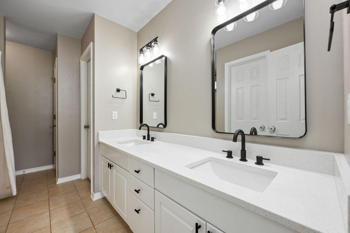 Bathroom, Dual Sink Vanities, Interior