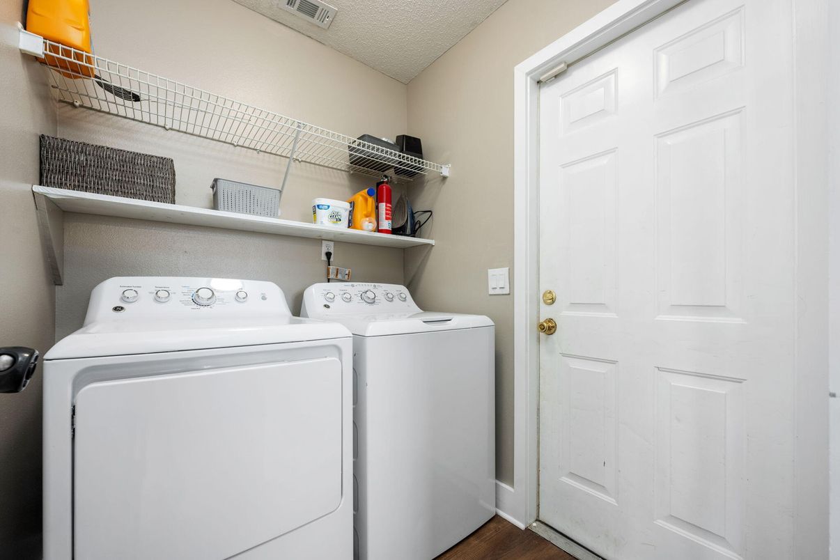 Interior, Utility Closets, Washer, Wood Texture Flooring