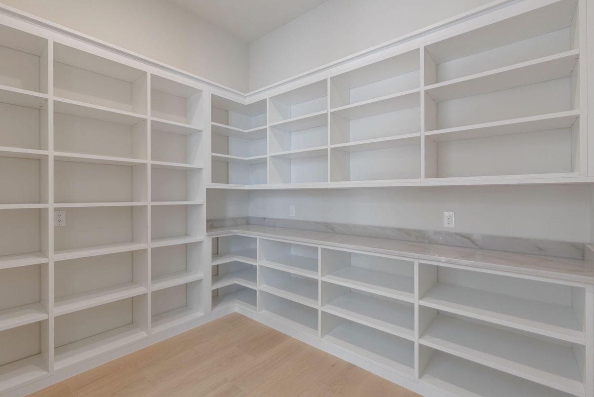 Interior, Walk-in Closets, Wood Texture Flooring