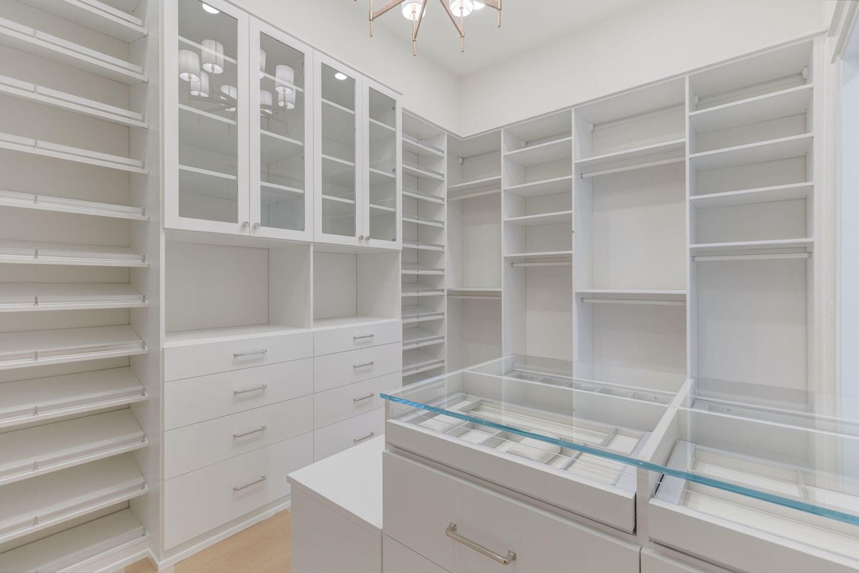 Interior, Walk-in Closets, Wood Texture Flooring