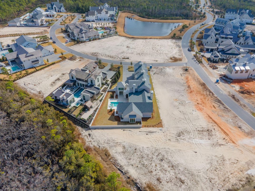 Exterior, Drone