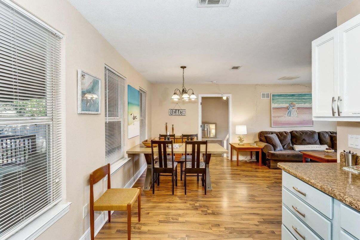 Chandelier, Dining room, Interior, Living room, Pendant Lights, Wood Texture Flooring
