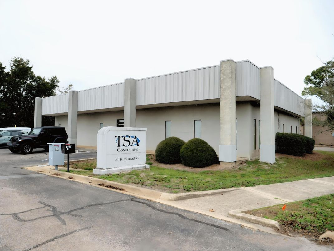 Exterior, Facade, Modern
