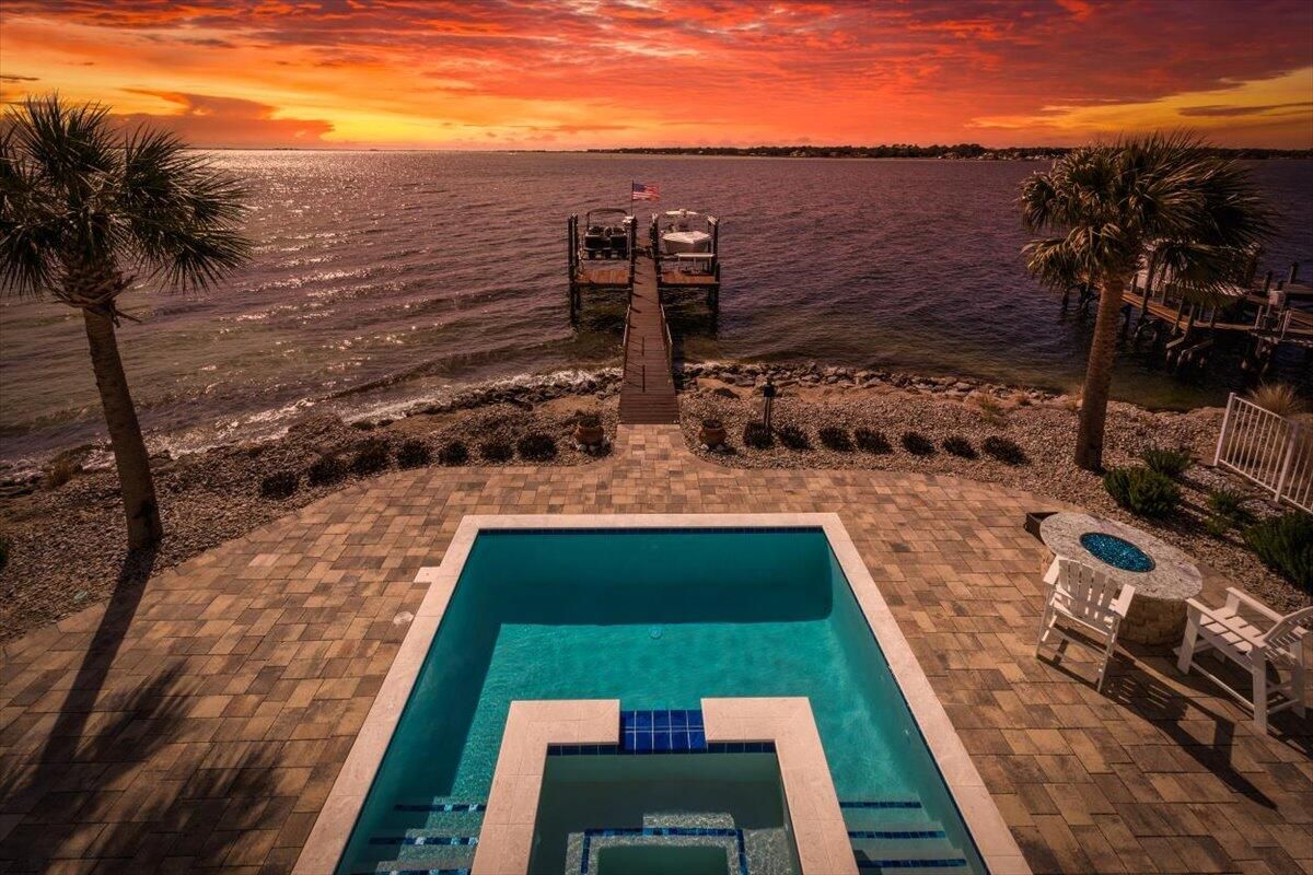 Exterior, Lake, Pool