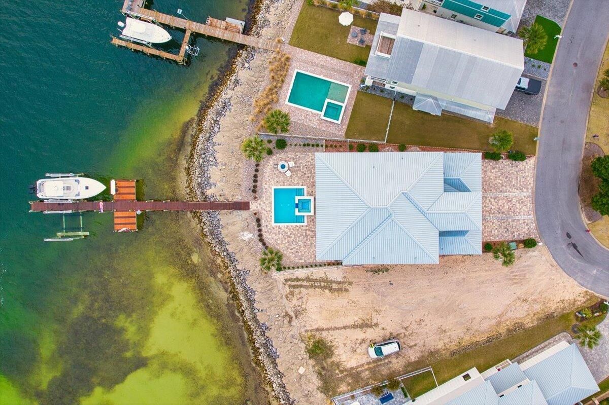 Exterior, Drone
