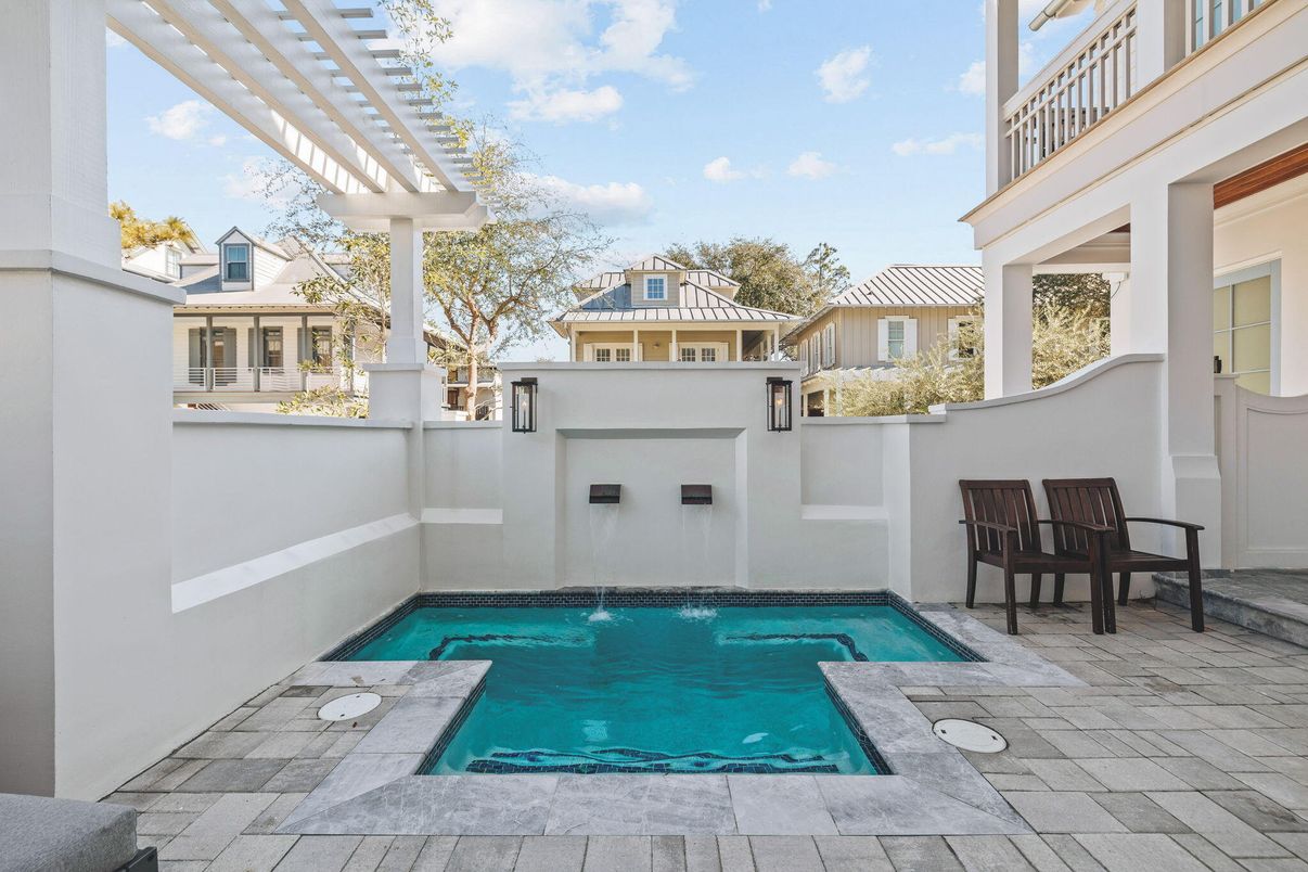 Exterior, Pool