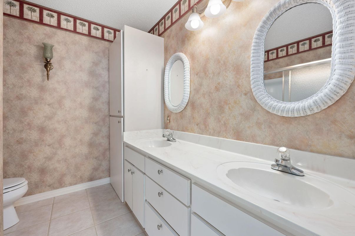 Bathroom, Dual Sink Vanities, Interior