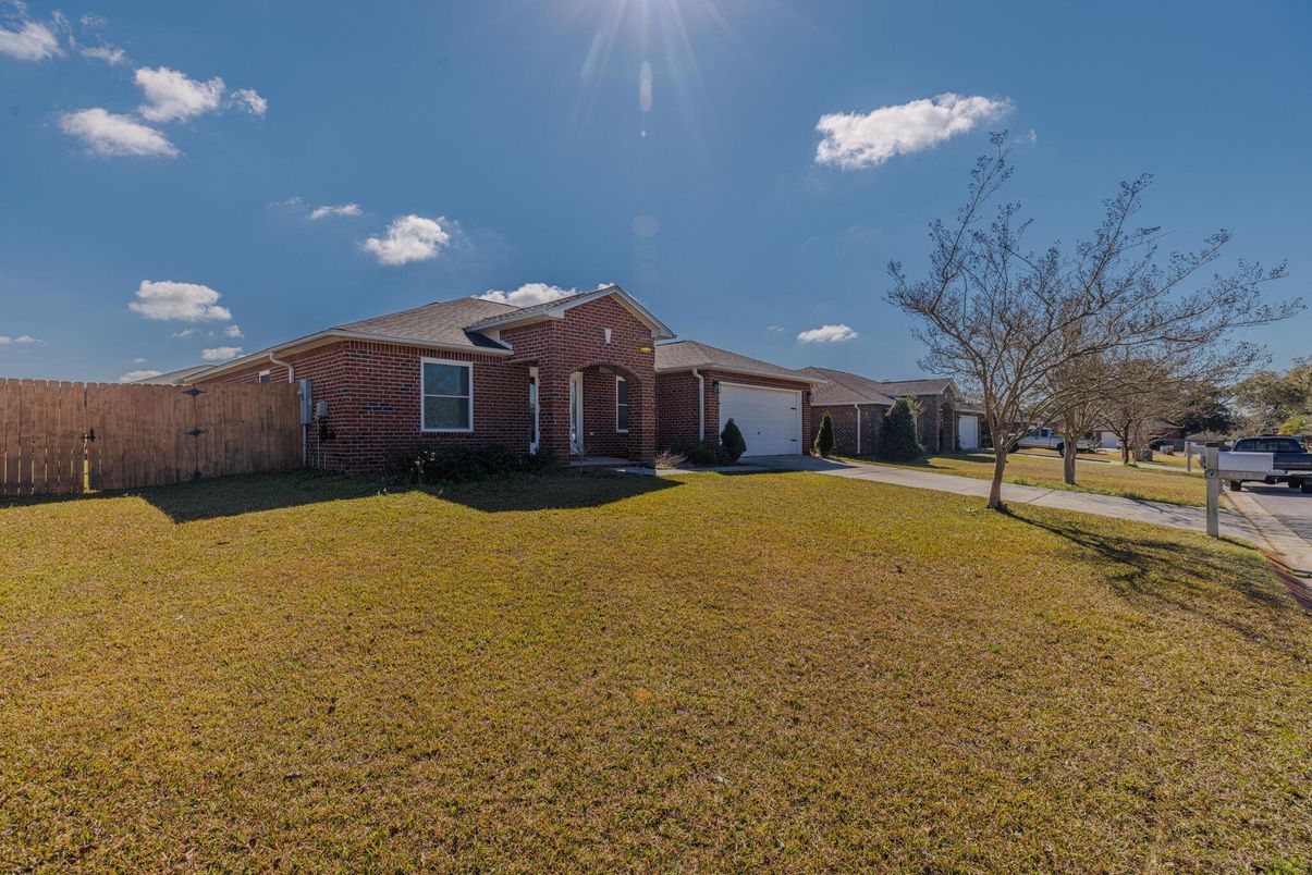 Attached, Backyard, Exterior, Facade, Brick Facade, Ranch