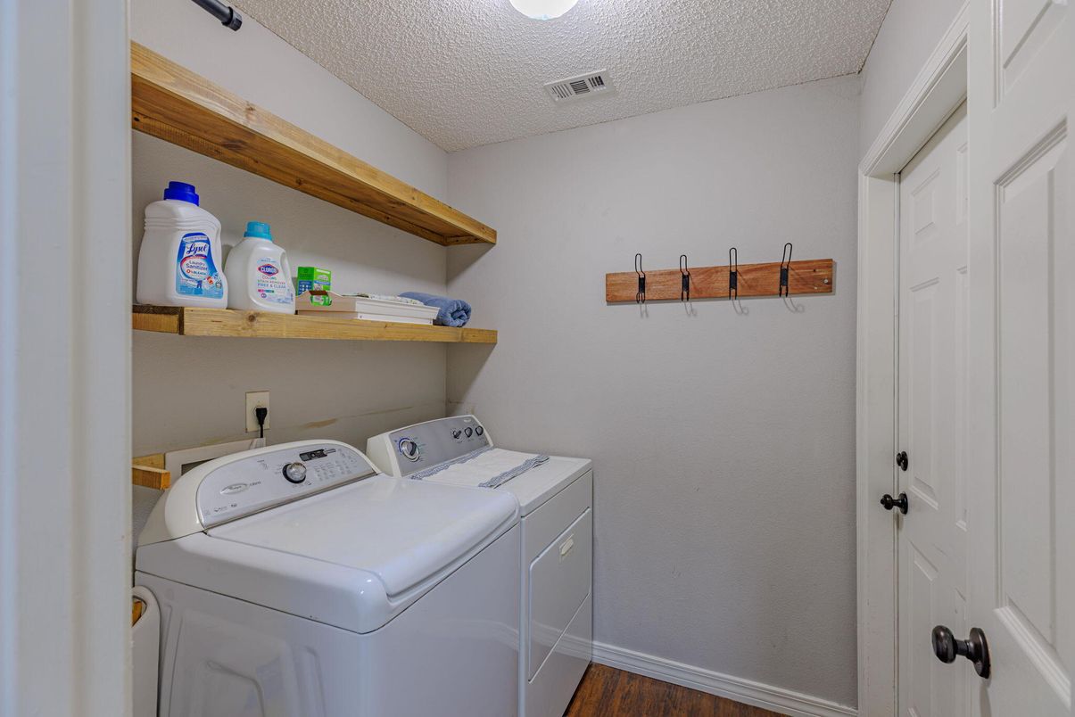 Interior, Washer, Wood Texture Flooring