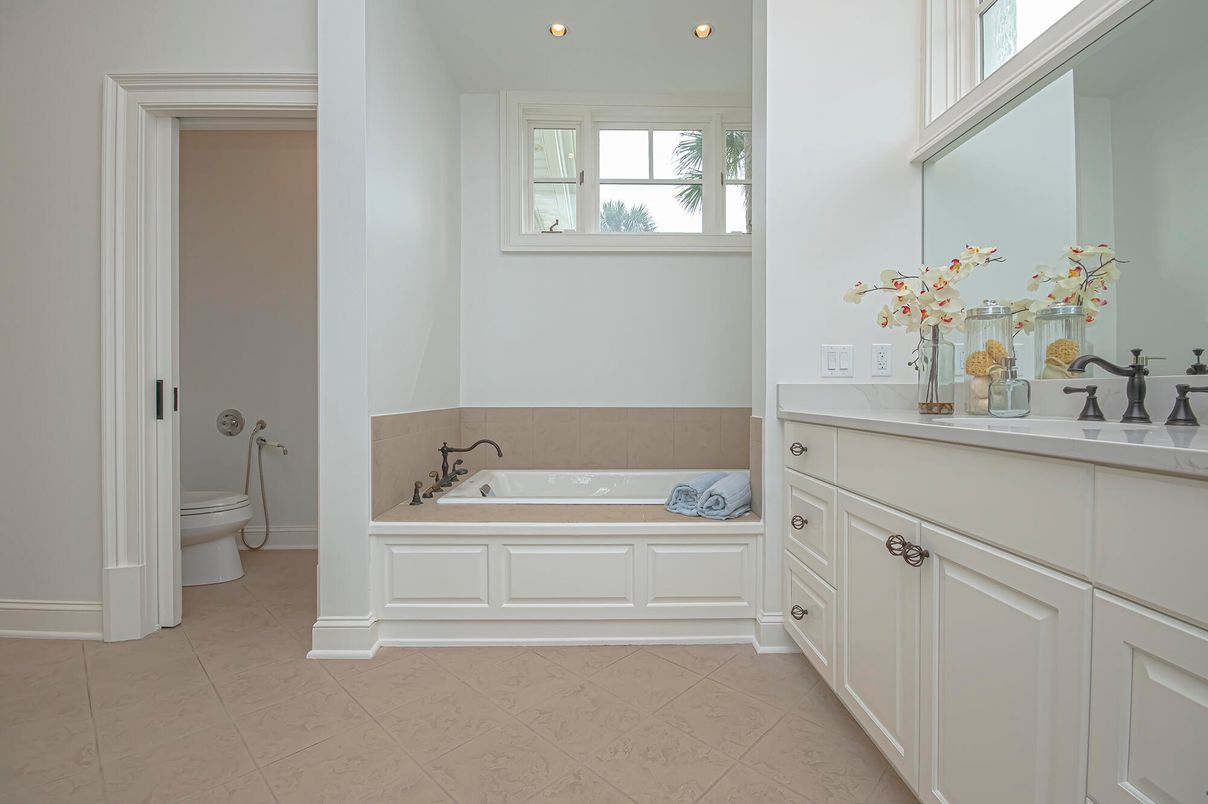 Bathroom, Interior, Recessed Lighting