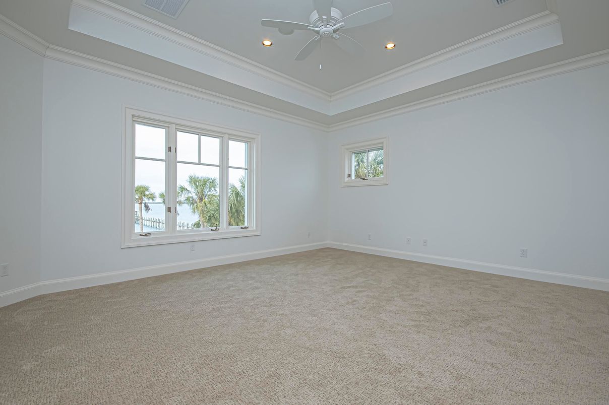 Empty room, Interior, Recessed Lighting