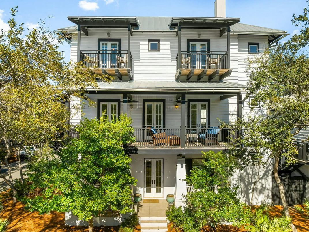 Exterior, Facade, American Foursquare