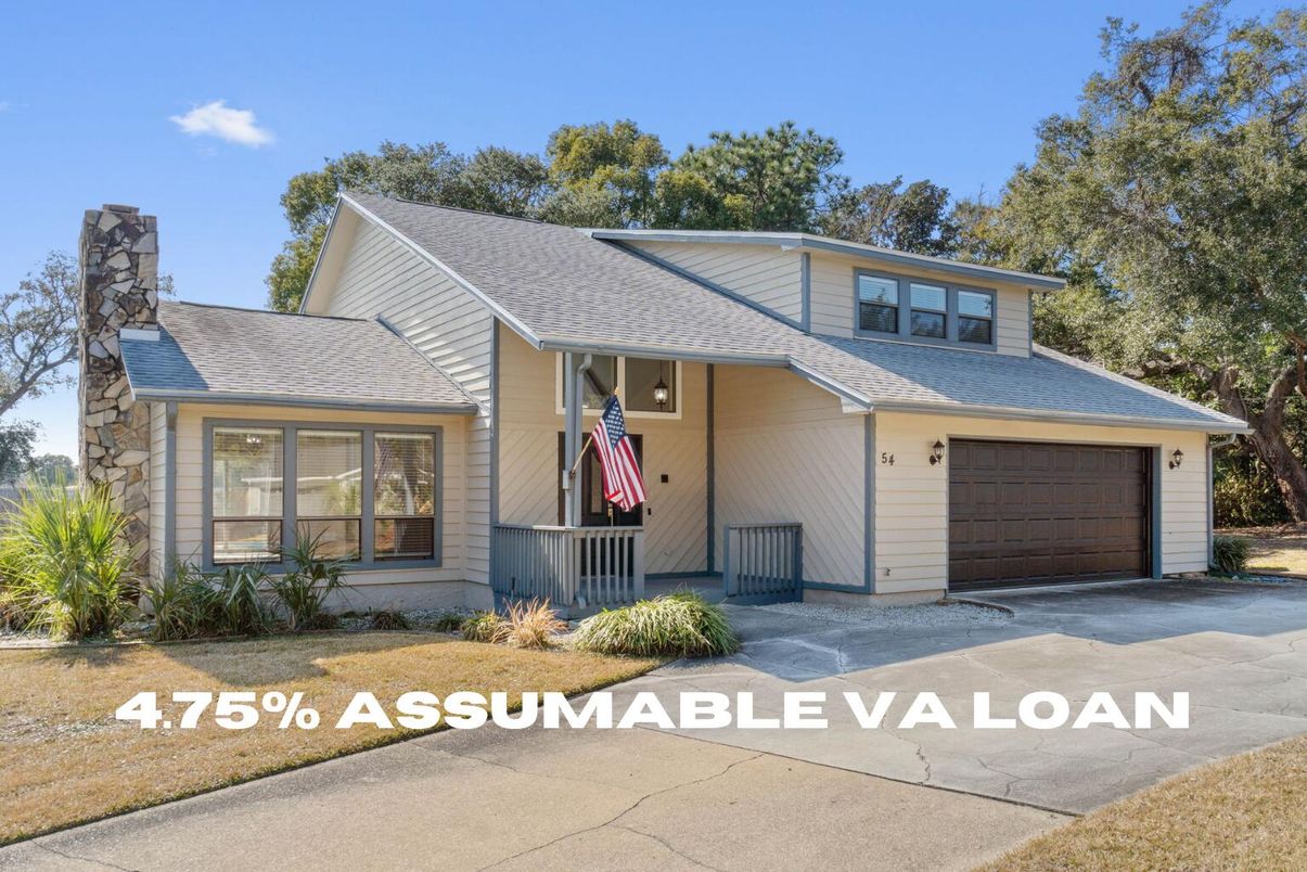 Attached, Exterior, Facade, Farmhouse