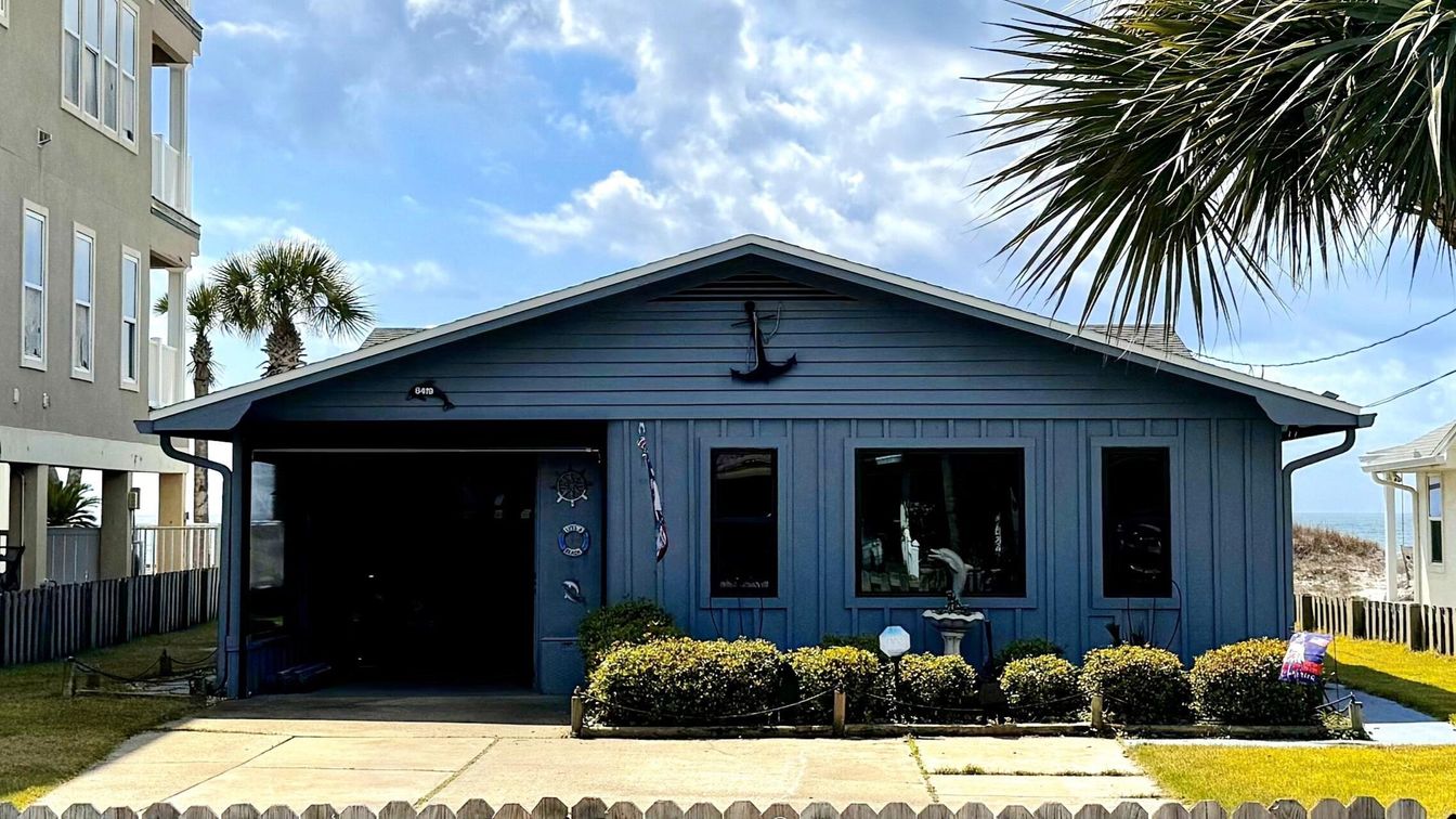 Attached, Exterior, Facade, American Craftsman