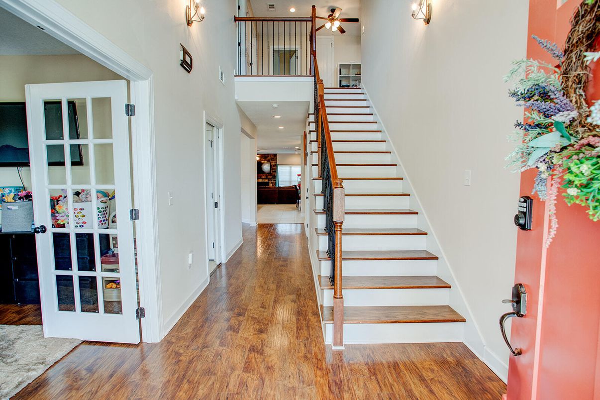 Interior, Recessed Lighting, Wood Texture Flooring