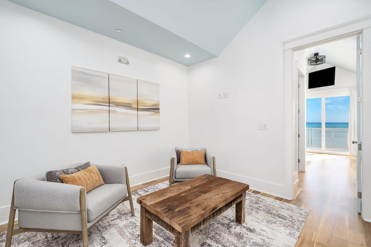 Interior, Recessed Lighting, Water, Wood Texture Flooring