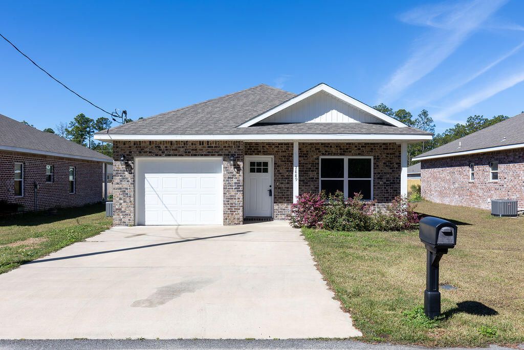 Attached, Exterior, Facade, Brick Facade, Ranch