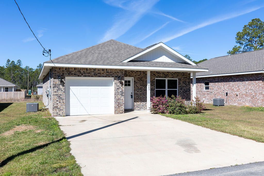 Attached, Exterior, Facade, Brick Facade, Ranch
