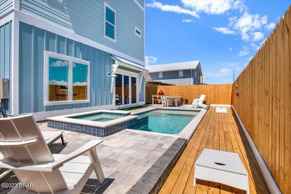 Exterior, Pool