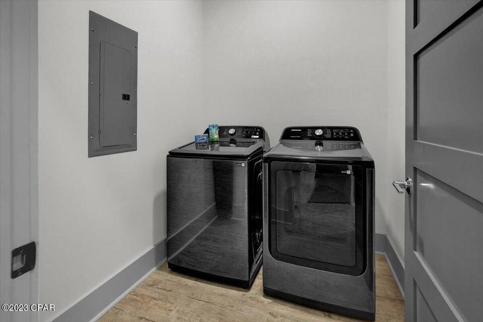 Interior, Washer, Wood Texture Flooring