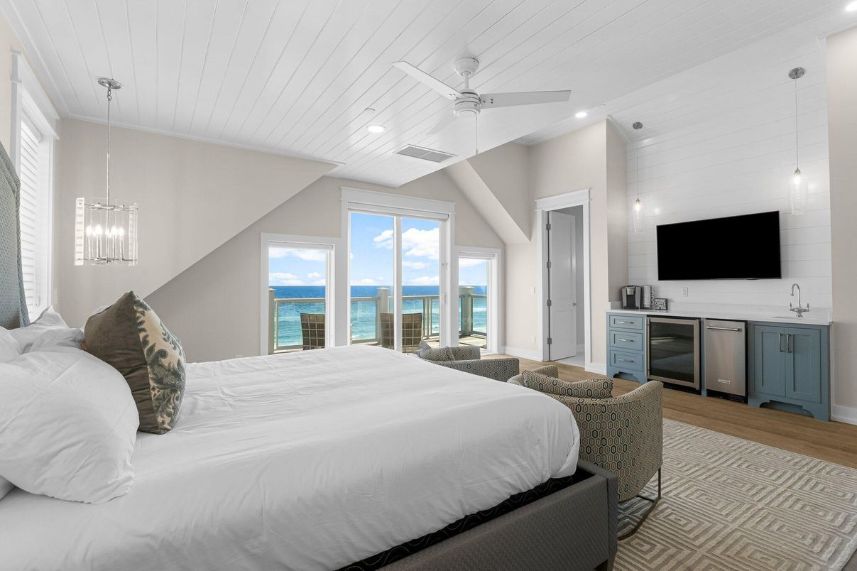 Bedroom, Interior, Pendant Lights, Recessed Lighting, Water, Wood Texture Flooring