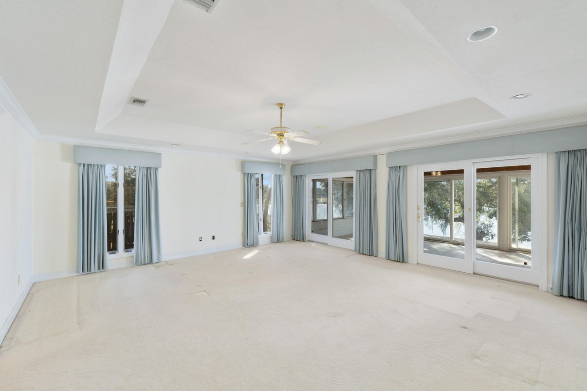 Empty room, Interior, Recessed Lighting