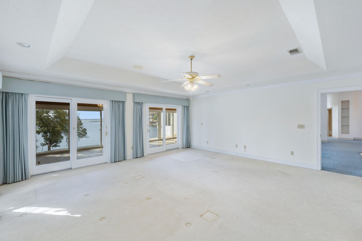Empty room, Interior, Recessed Lighting, Water