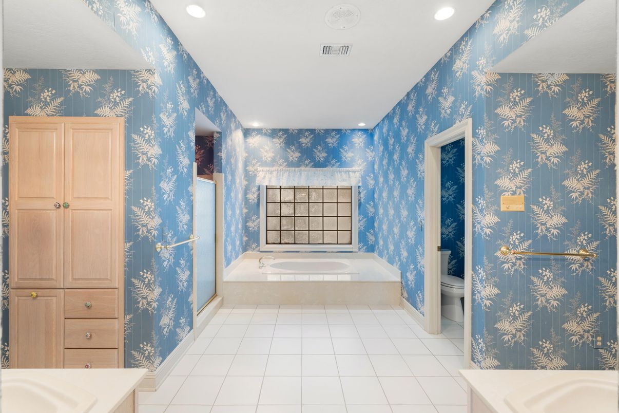 Bathroom, Interior, Recessed Lighting