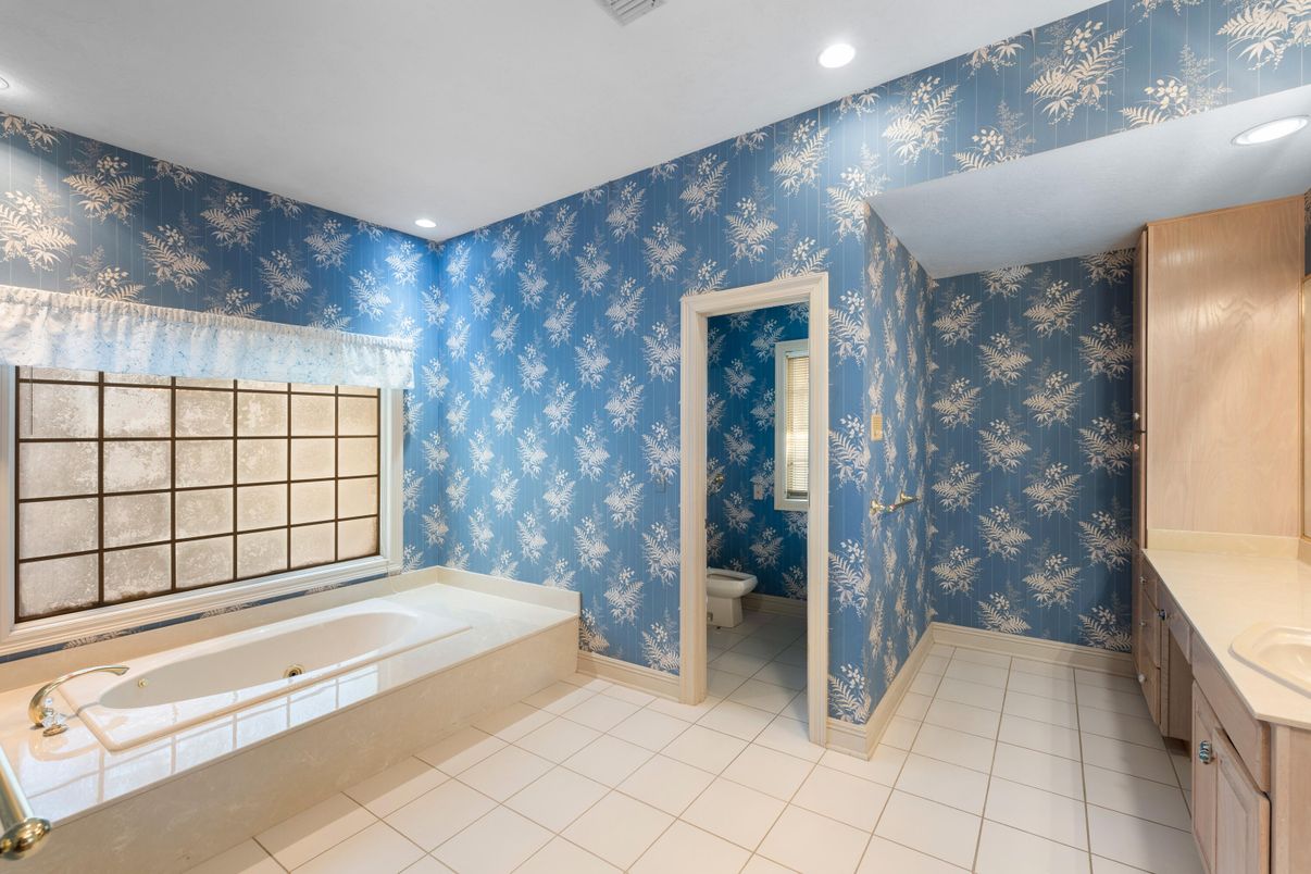 Bathroom, Interior, Recessed Lighting