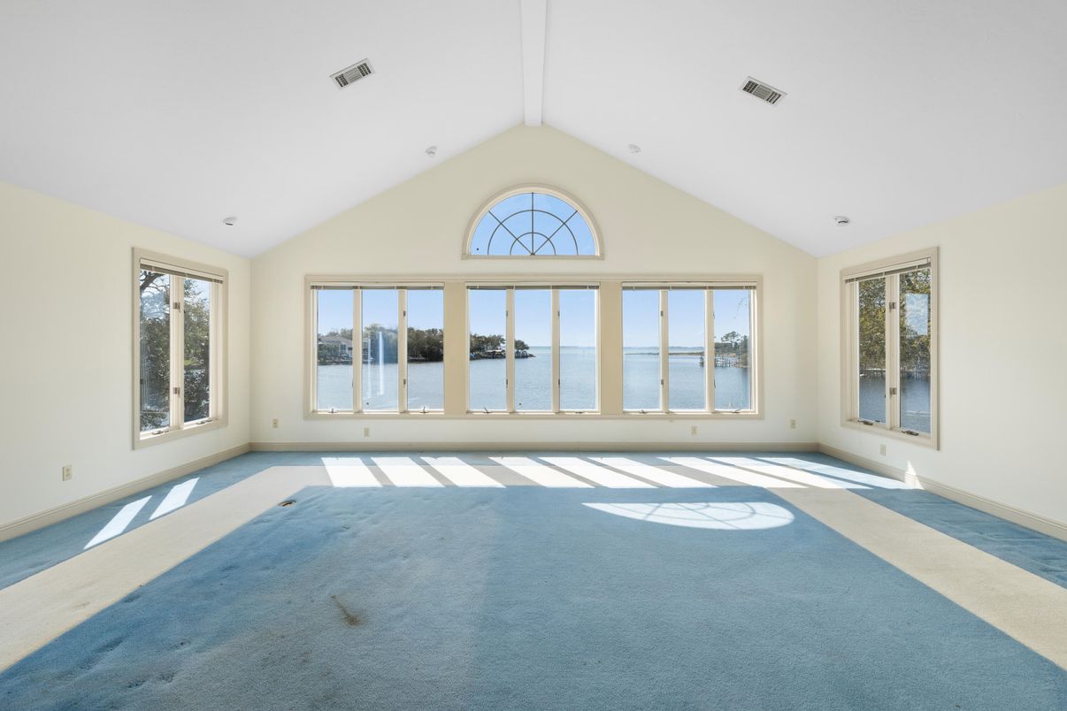 Empty room, Interior, Water