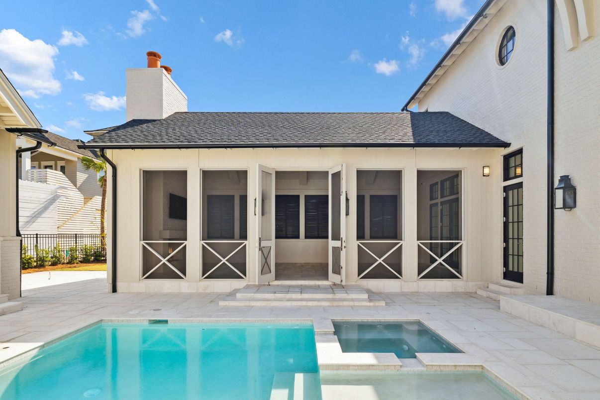 Exterior, Pool