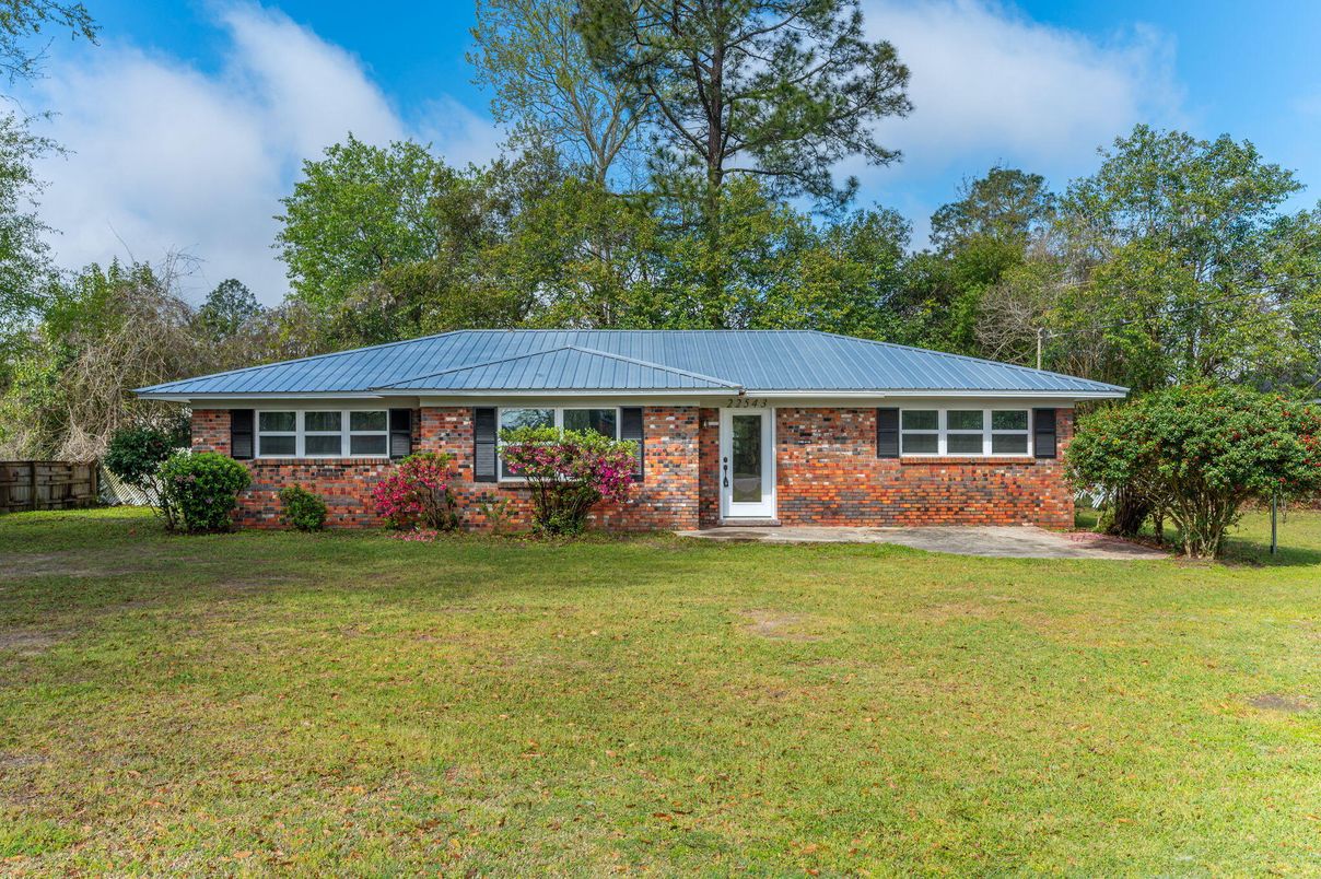 Exterior, Facade, Brick Facade, Ranch