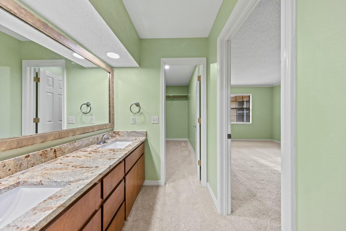 Bathroom, Dual Sink Vanities, Interior, Recessed Lighting
